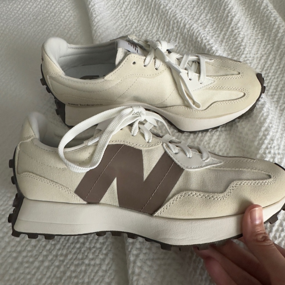 New Balance 327
